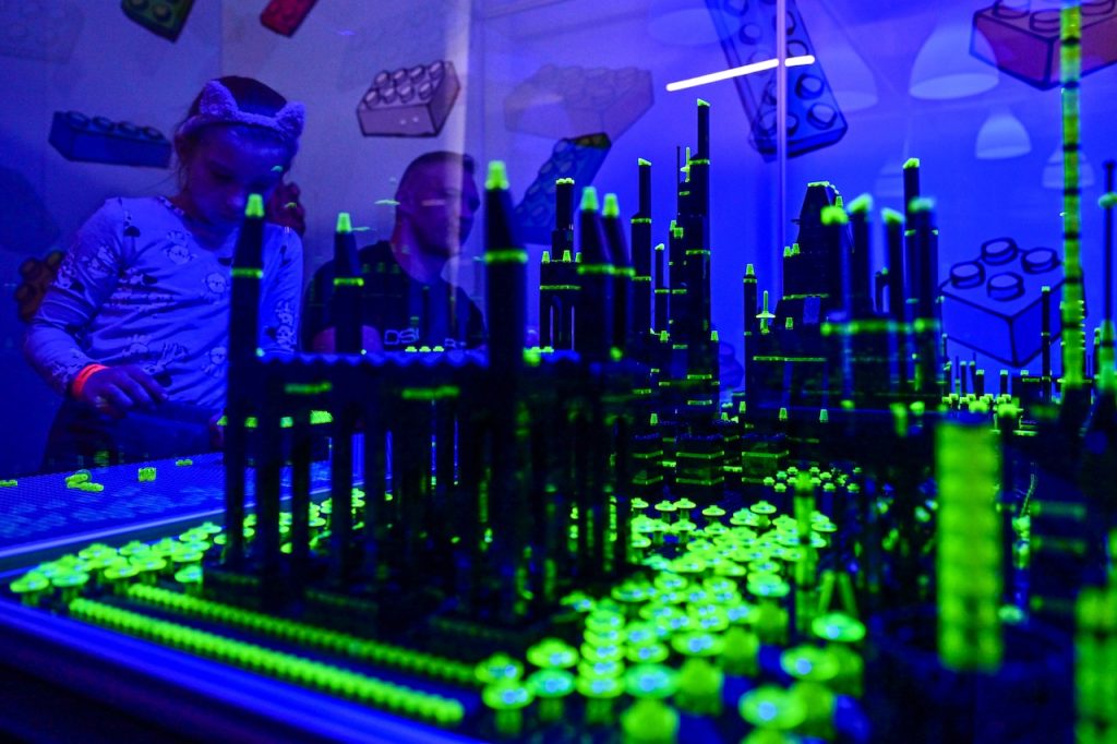 Neon city LEGO játszóház